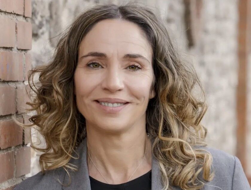 Обложка книги Анджела Квинтас