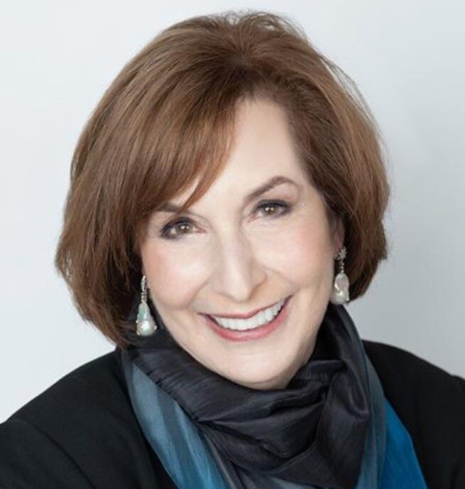 Обложка книги Сандра Сачер